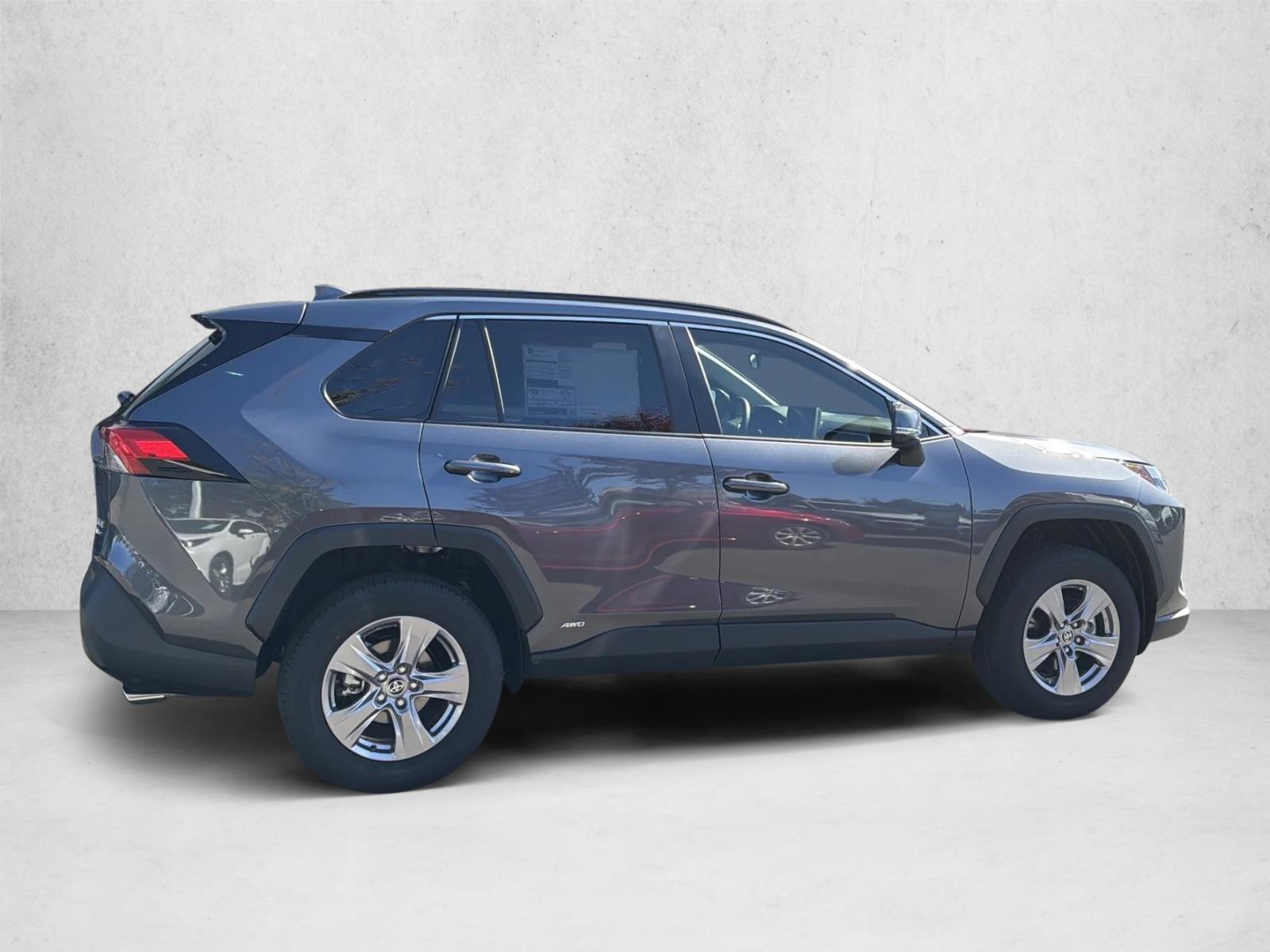 2025 Toyota RAV4 Hybrid XLE photo 3