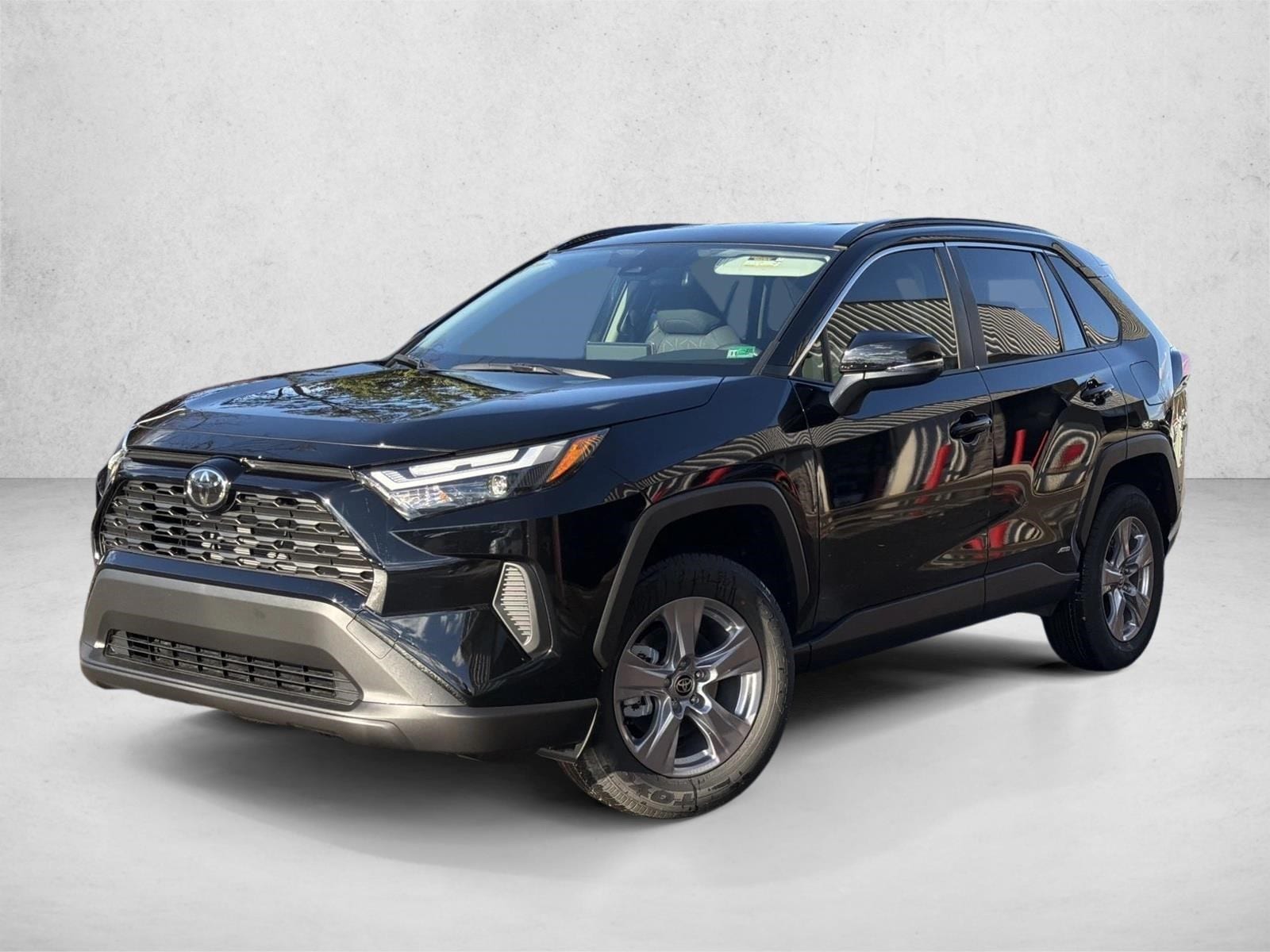 2025 Toyota RAV4 XLE's photo
