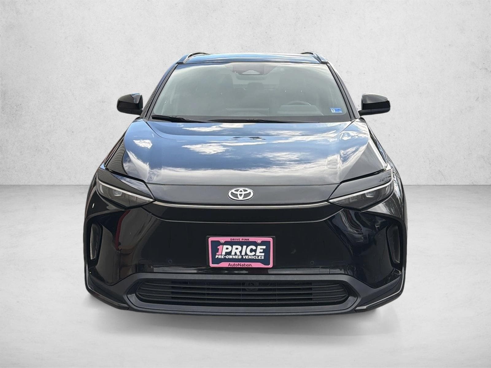 Used 2024 Toyota bZ4X XLE with VIN JTMAAAAA4RA034318 for sale in Leesburg, VA
