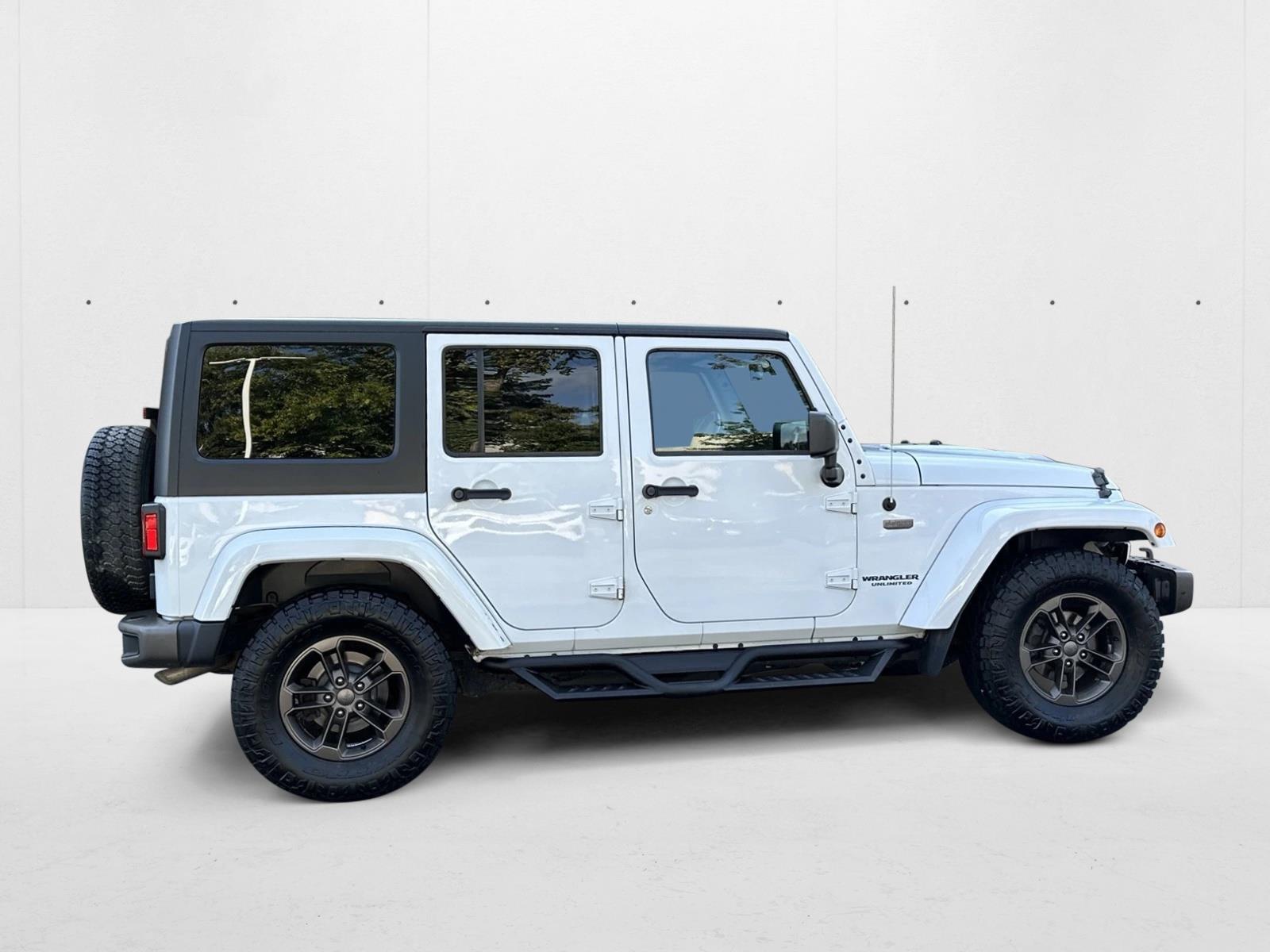 2017 Jeep Wrangler Unlimited Sahara photo 3