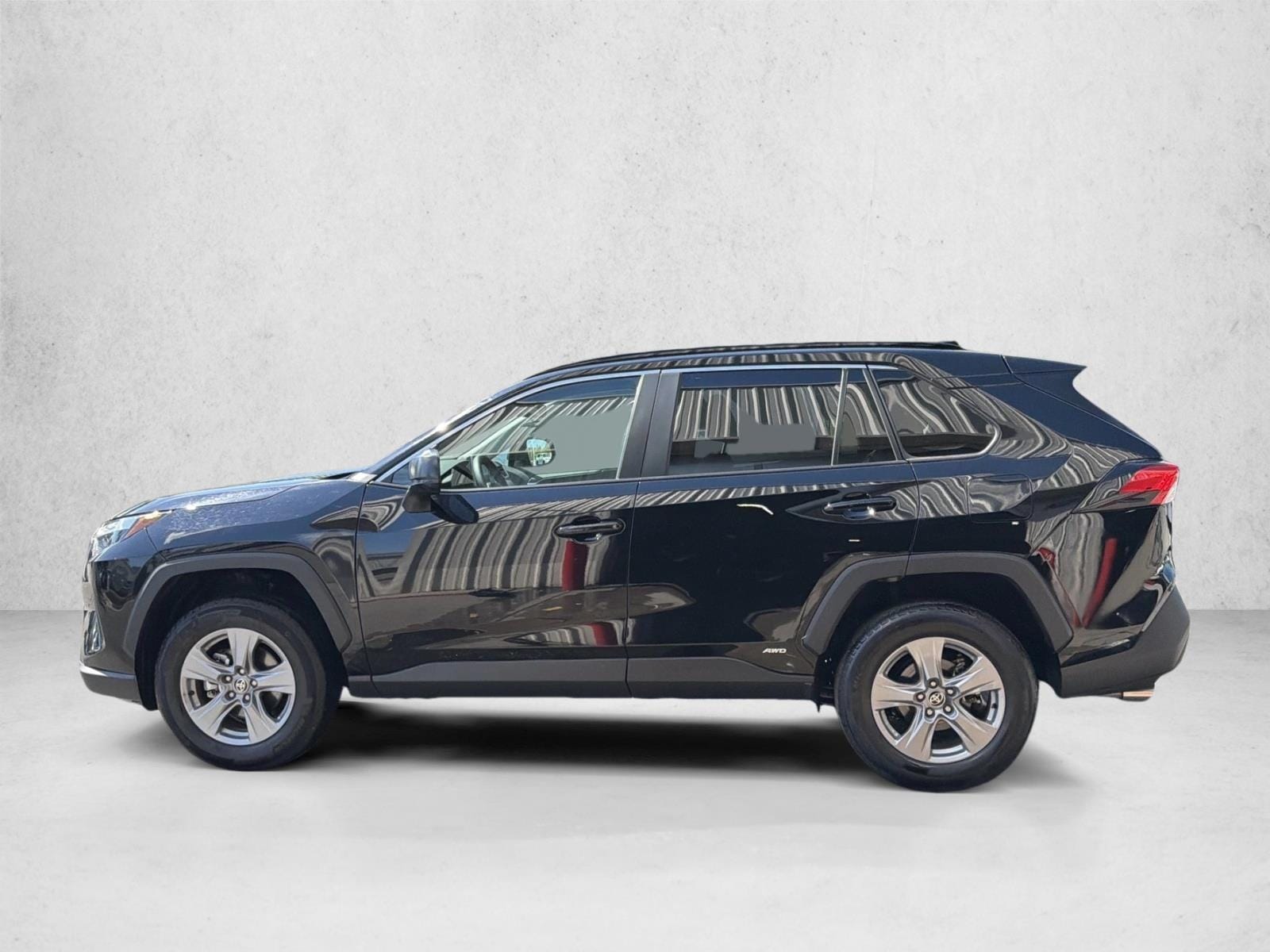 2025 Toyota RAV4 LE - Photo 7
