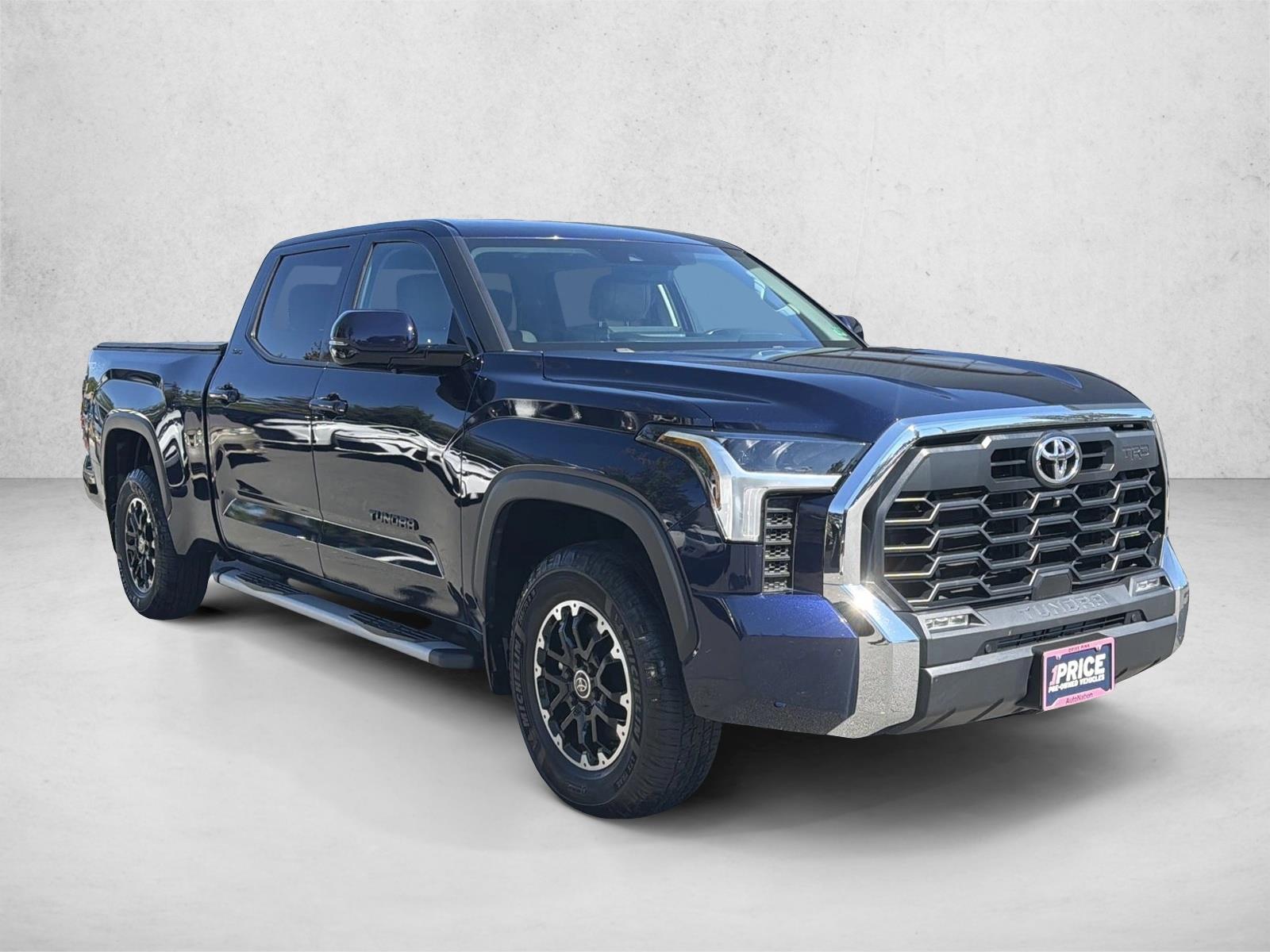 2022 Toyota Tundra SR5 CrewMax photo 3