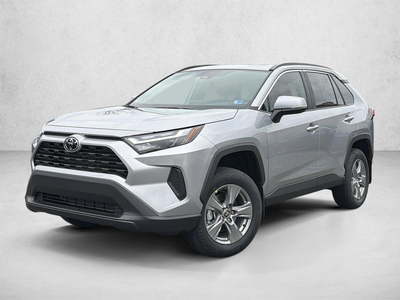 2025 Toyota RAV4 XLE's photo
