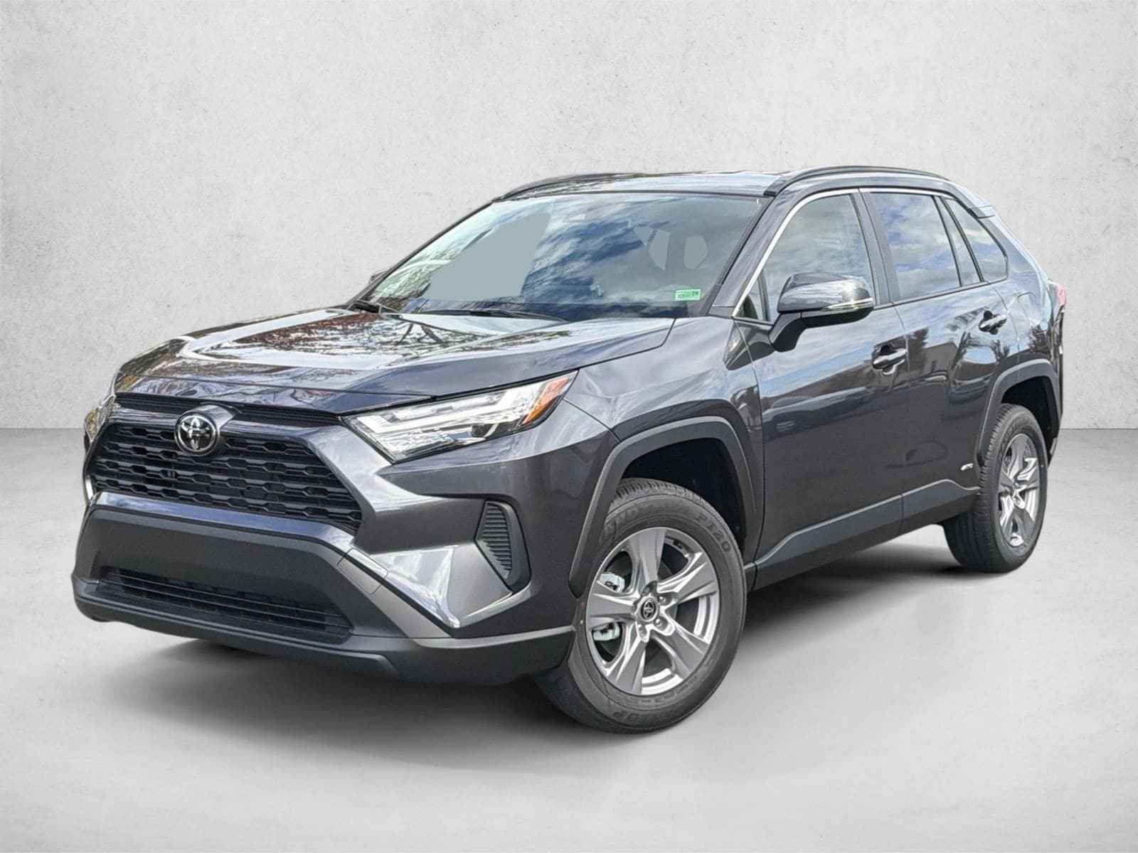 2025 Toyota RAV4 XLE's photo