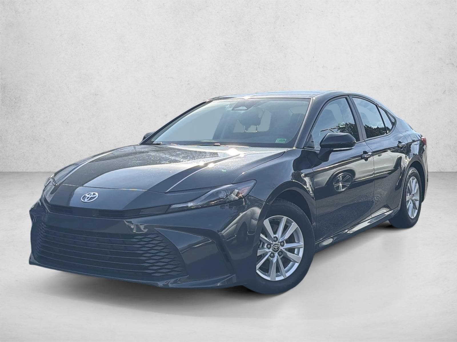 2025 Toyota Camry LE's photo