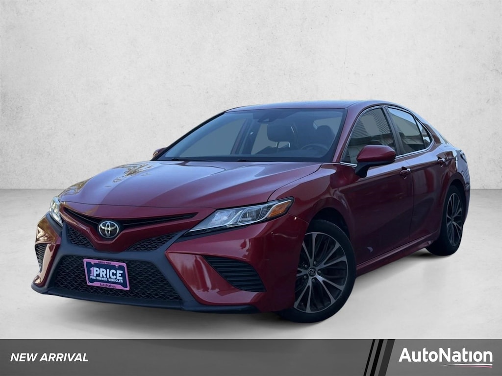 Used 2020 Toyota Camry SE Sedan