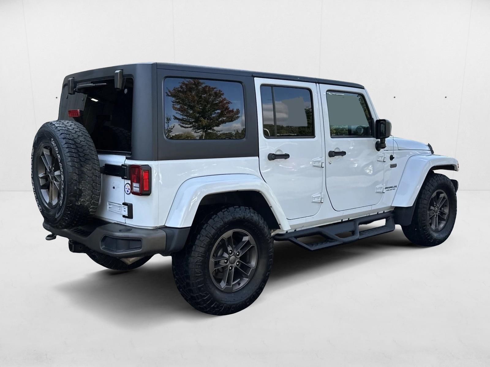 2017 Jeep Wrangler Unlimited Sahara photo 4