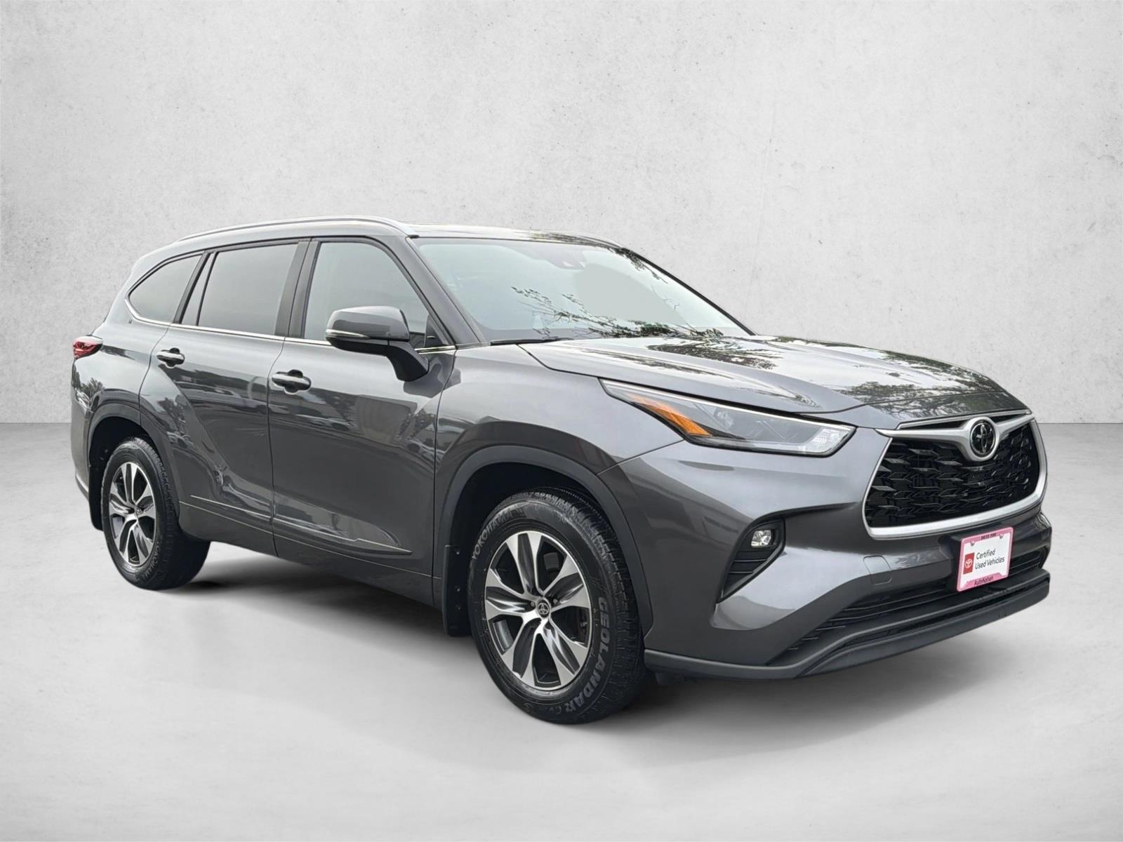 2023 Toyota Highlander XLE photo 3