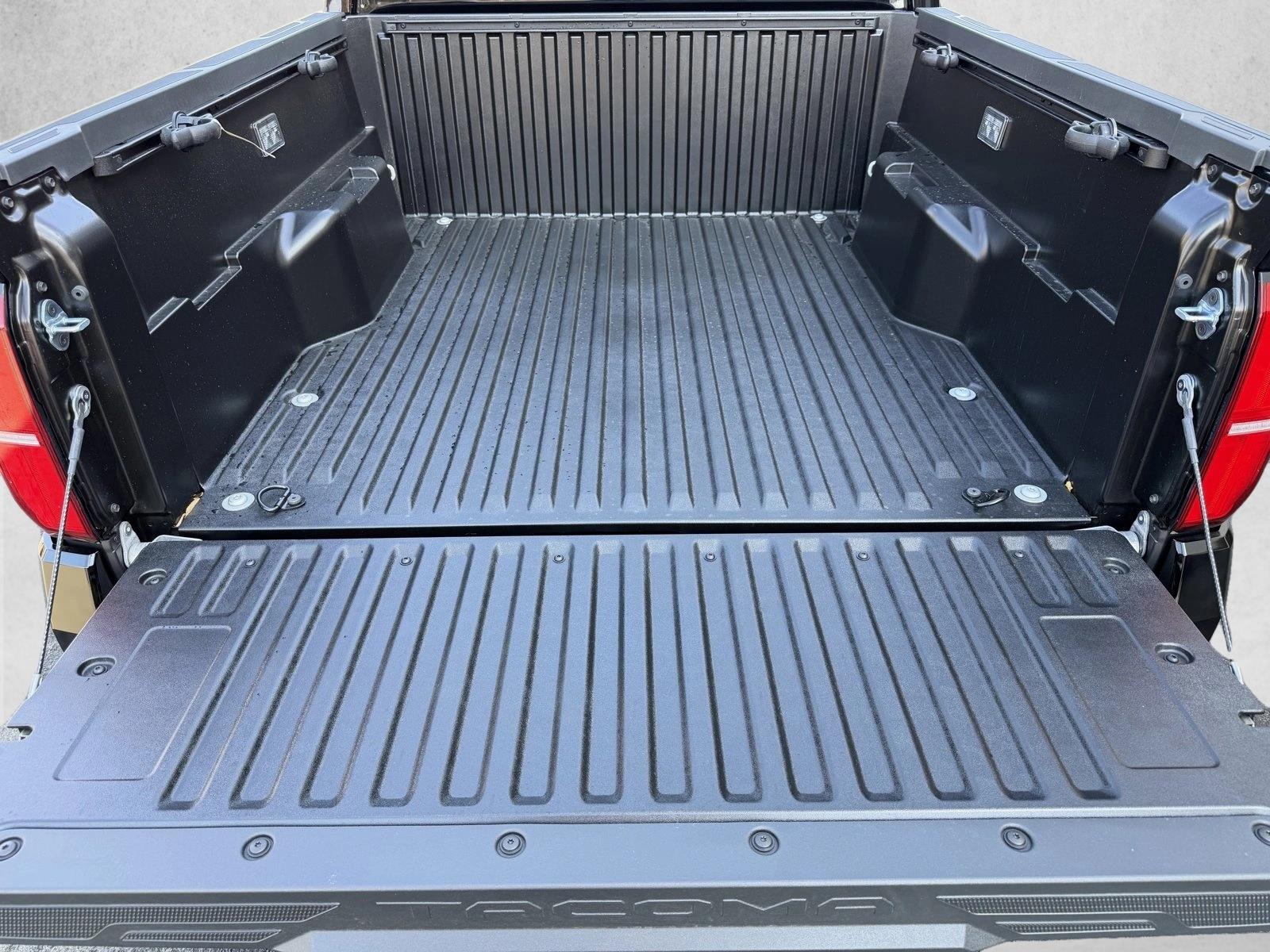 2025 Toyota Tacoma SR5 - Photo 21