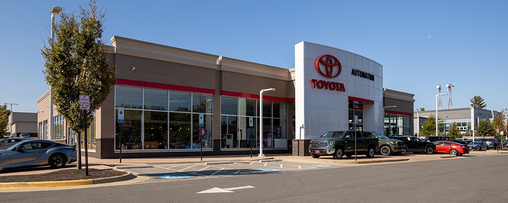 Exterior view of AutoNation Toyota Leesburg during the day