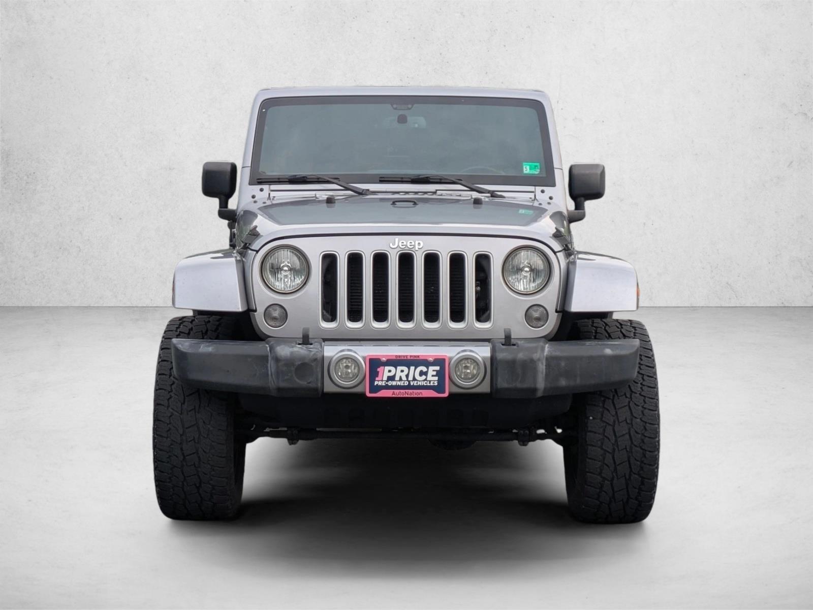 2016 Jeep Wrangler Unlimited Sahara photo 2