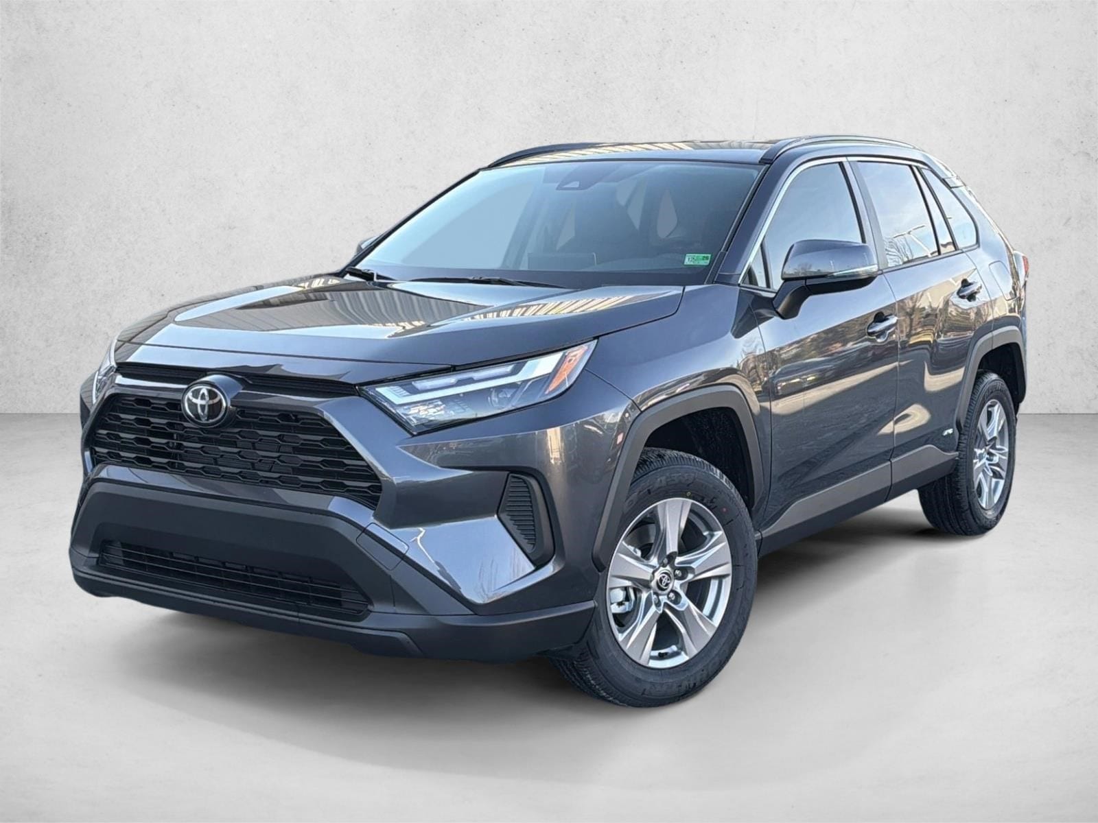 2025 Toyota RAV4 XLE's photo