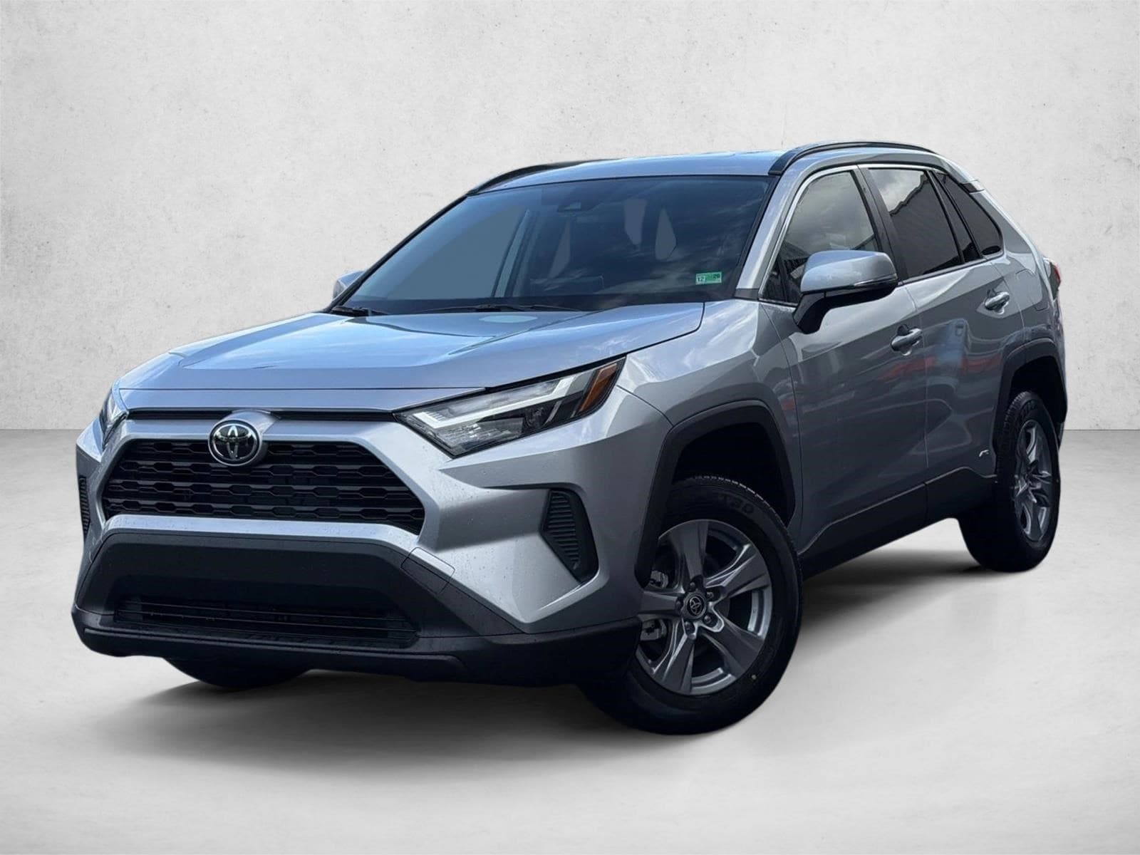 2025 Toyota RAV4 XLE's photo