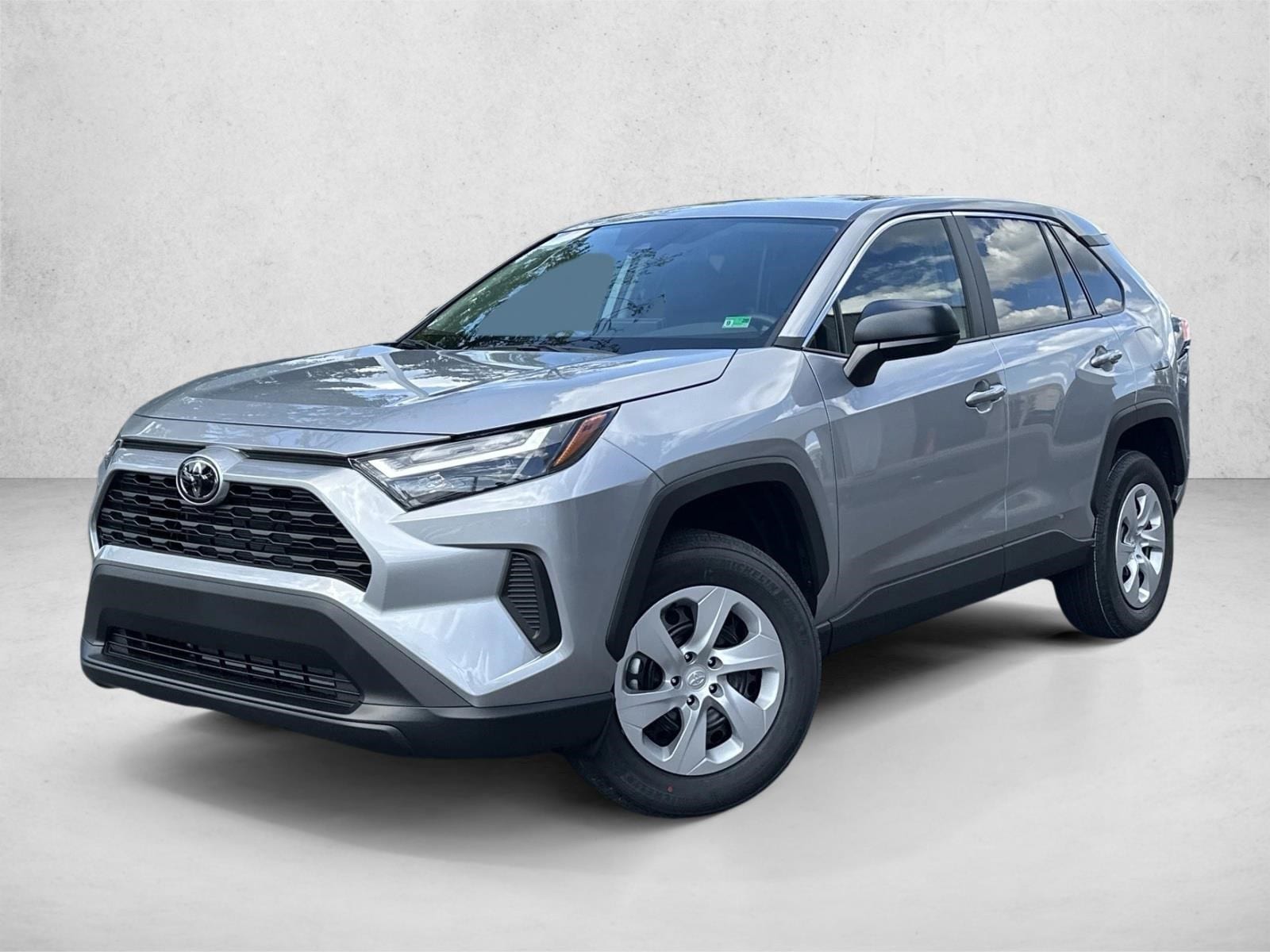 2025 Toyota RAV4 LE's photo