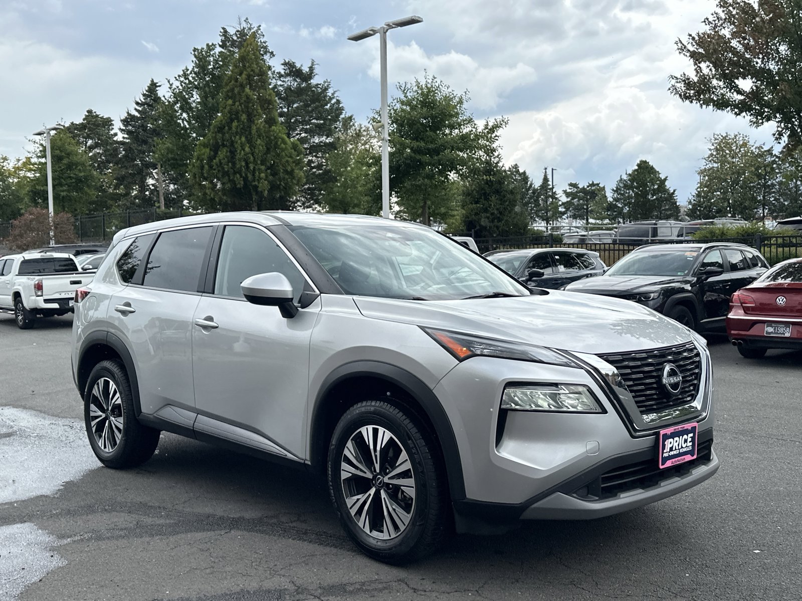 2023 Nissan Rogue SV photo 3