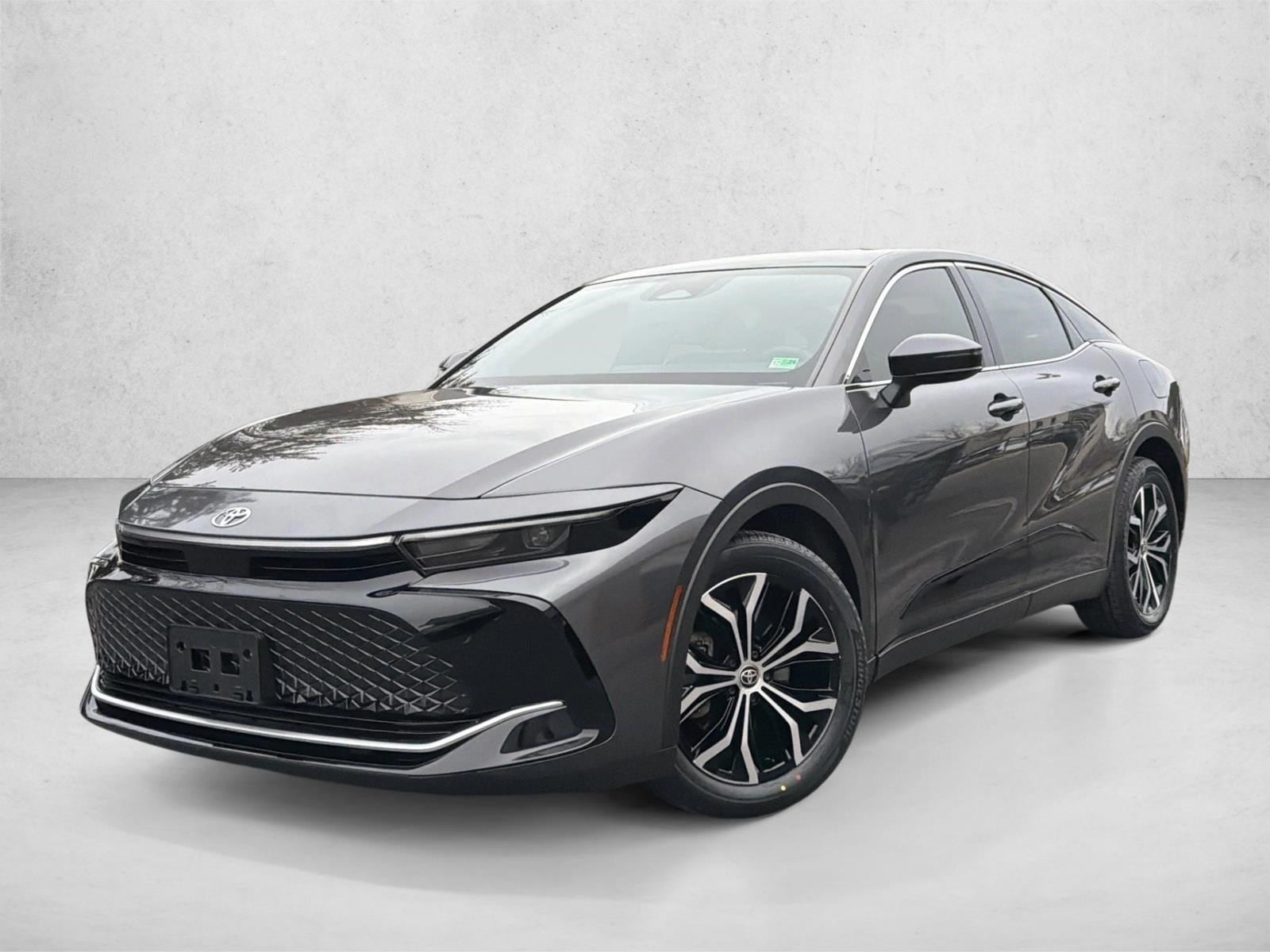 2023 Toyota Crown XLE's photo