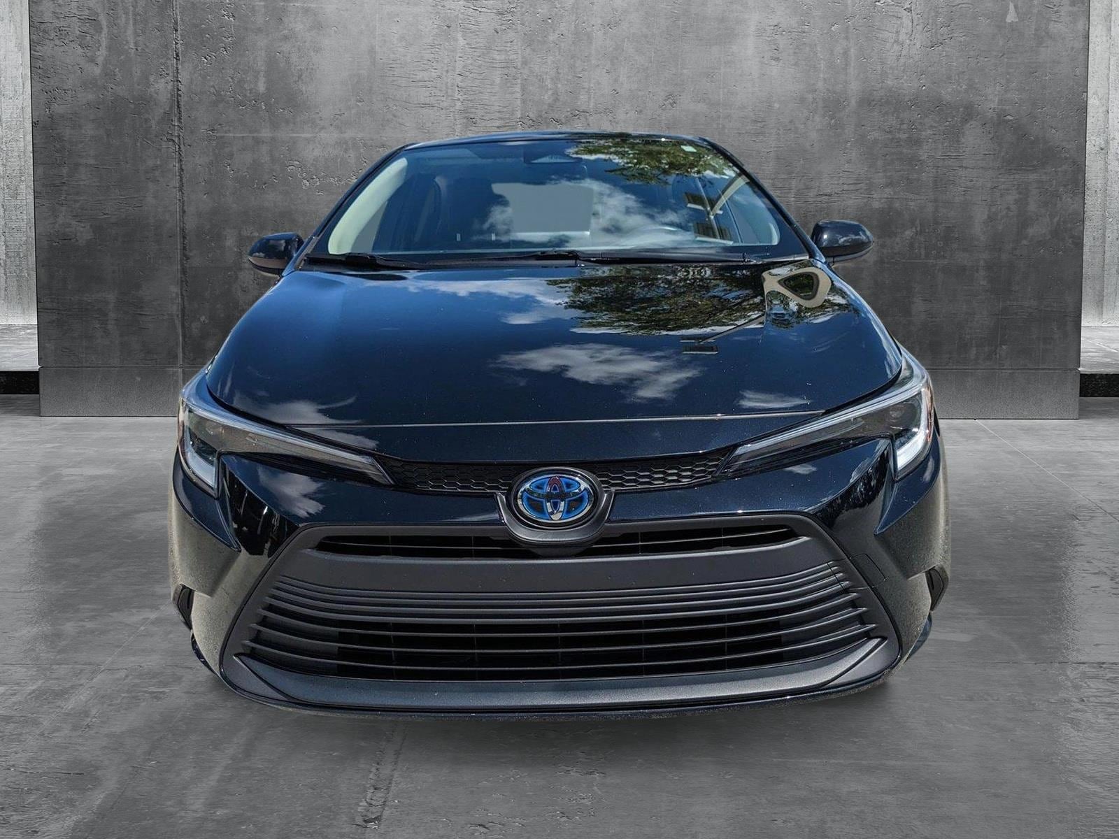 Certified 2024 Toyota Corolla LE with VIN JTDBCMFE8R3040509 for sale in Leesburg, VA