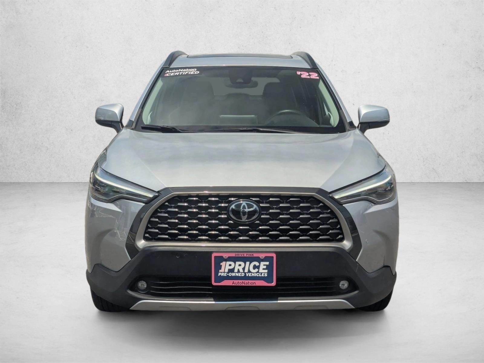 2022 Toyota Corolla Cross XLE photo 2