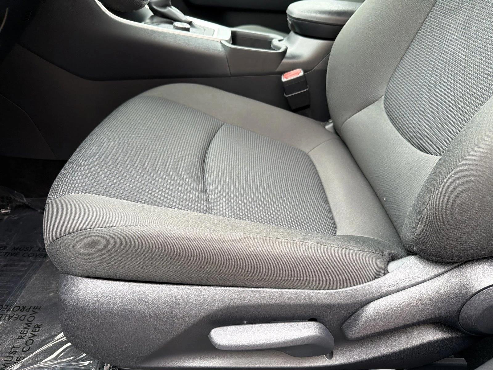 2025 Toyota RAV4 LE - Photo 12