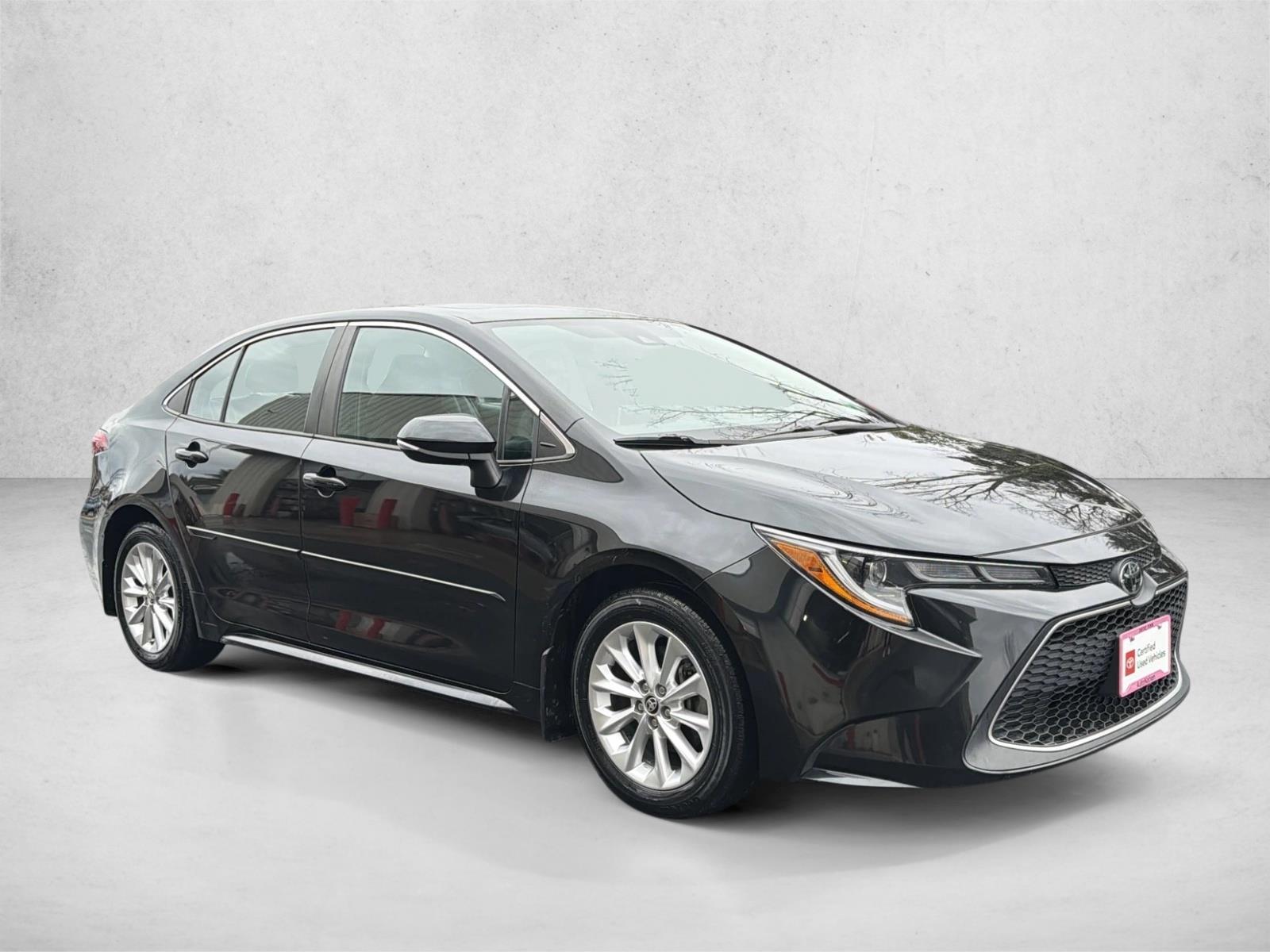 2021 Toyota Corolla XLE photo 3