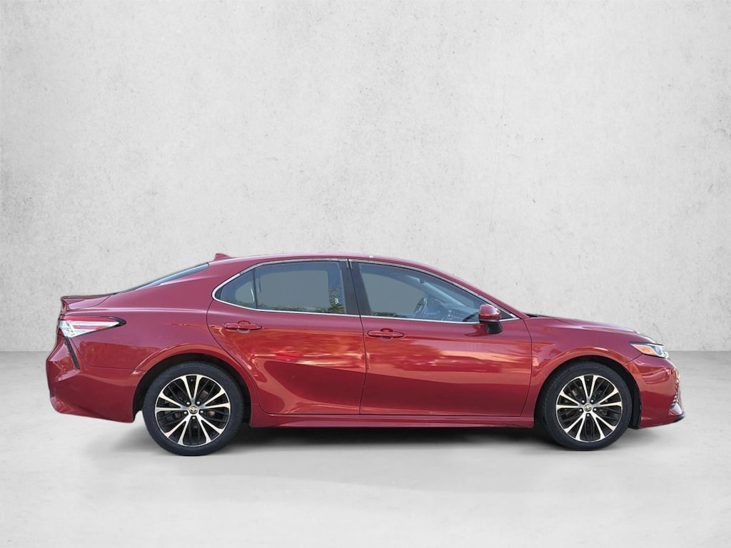 Used 2020 Toyota Camry SE Sedan