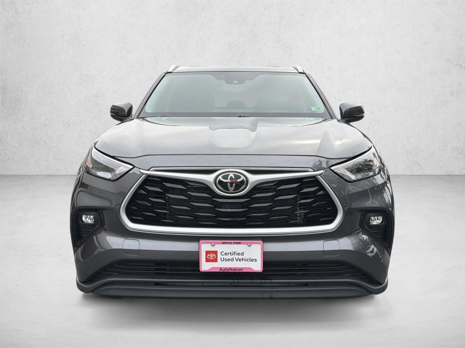 2023 Toyota Highlander XLE photo 2