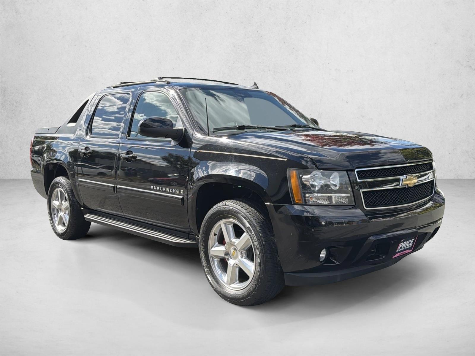 2009 Chevrolet Avalanche LT photo 3