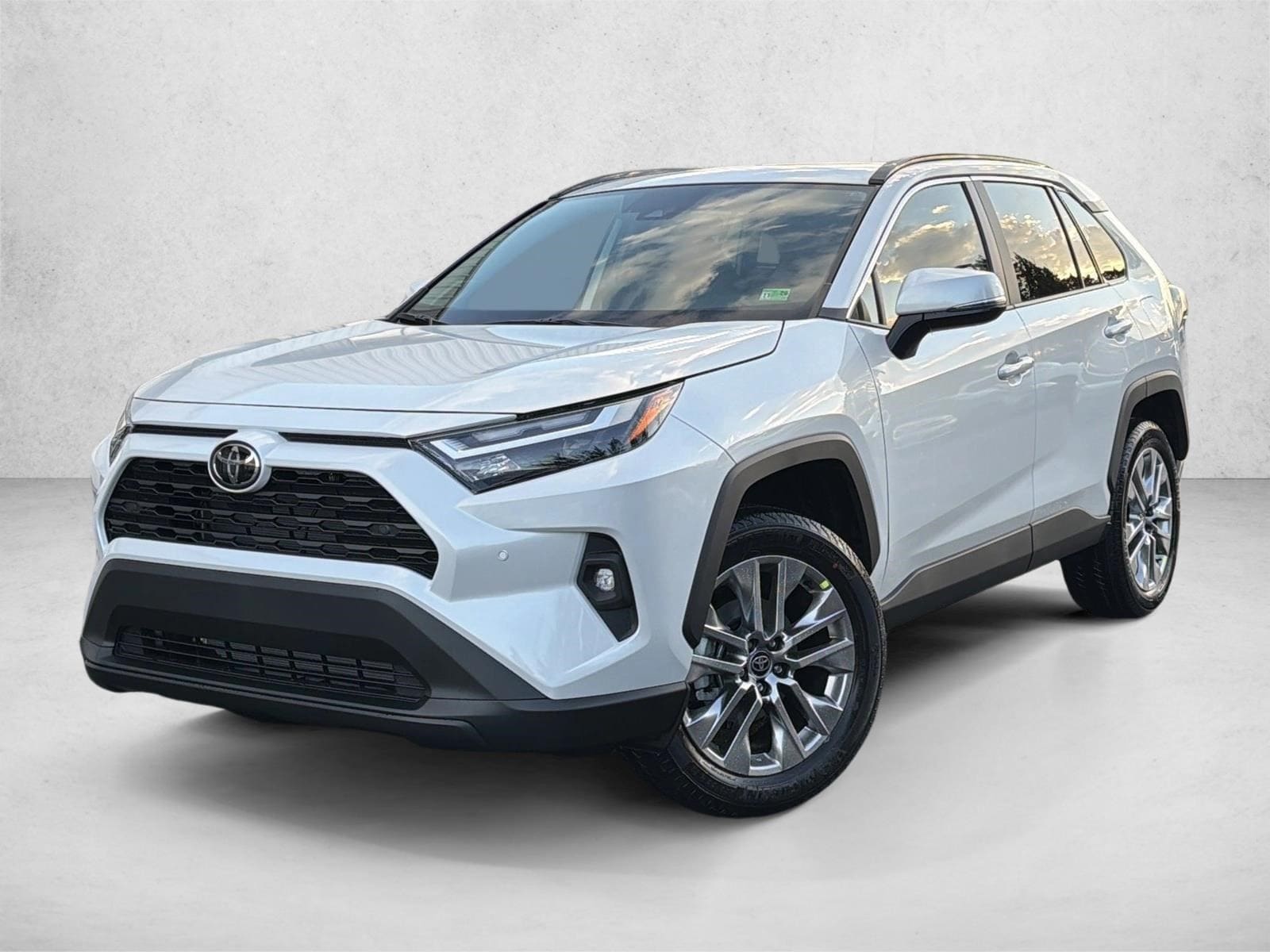2025 Toyota RAV4 XLE Premium's photo