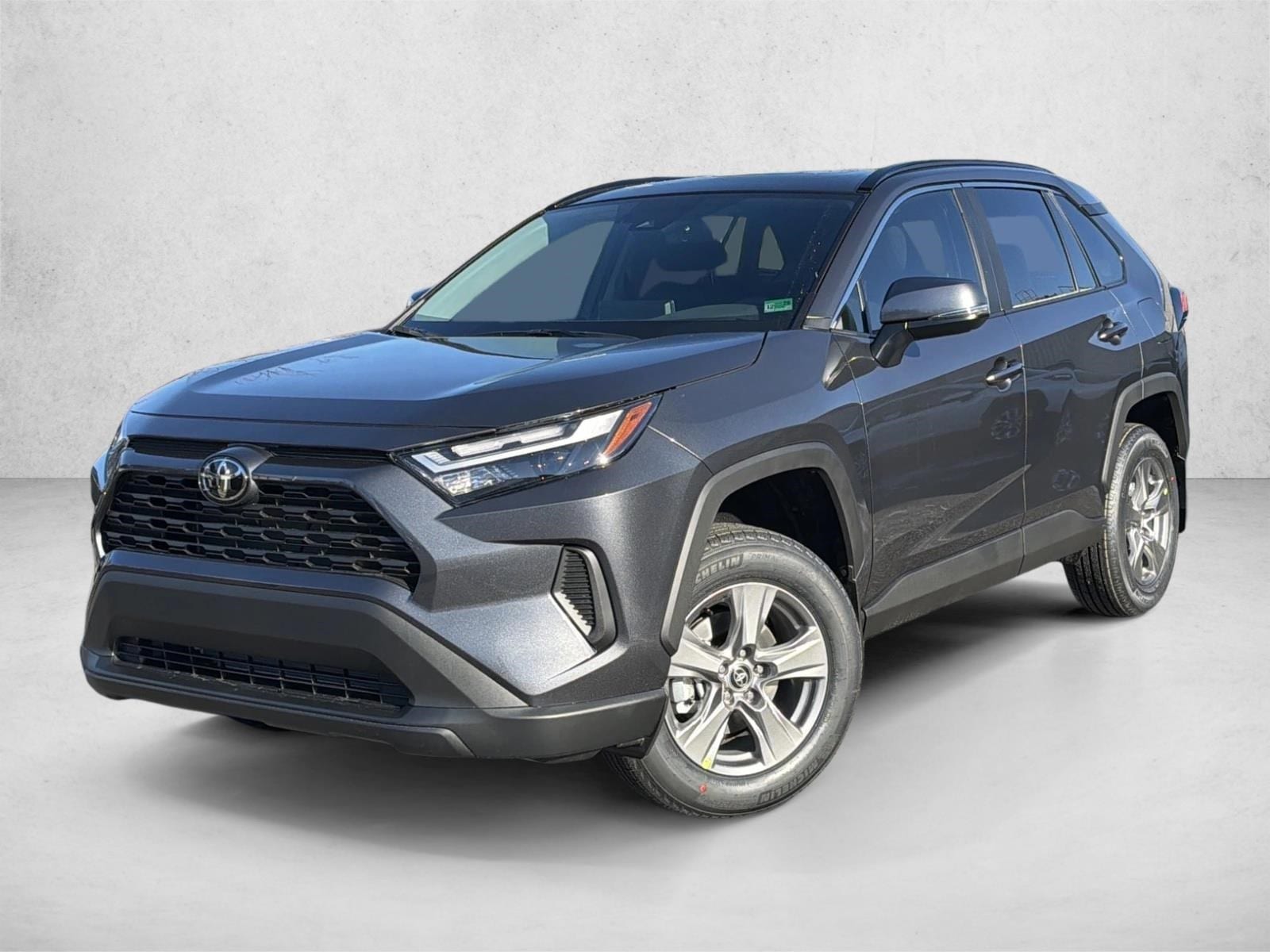 2025 Toyota RAV4 XLE's photo
