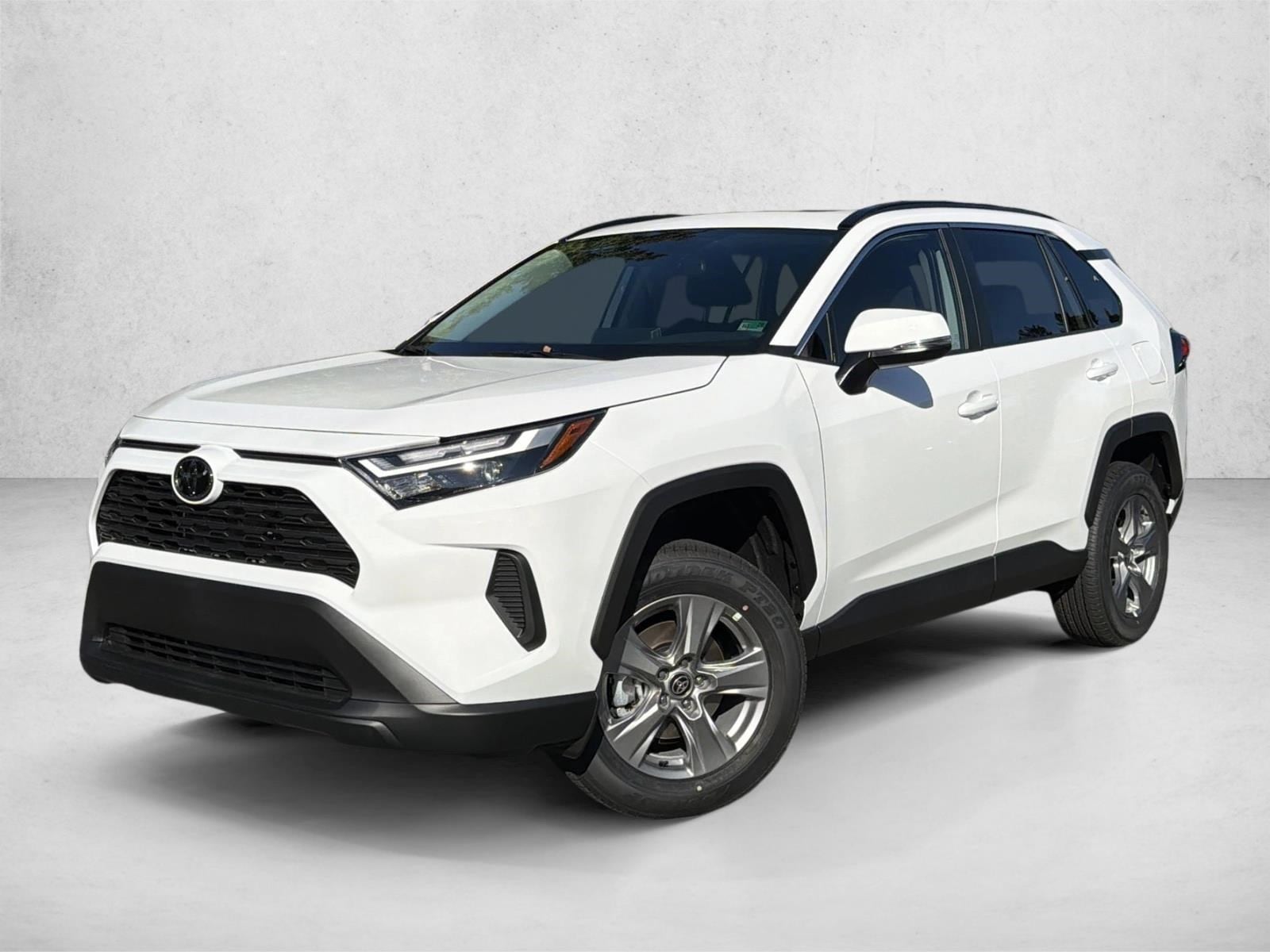 2025 Toyota RAV4 XLE's photo
