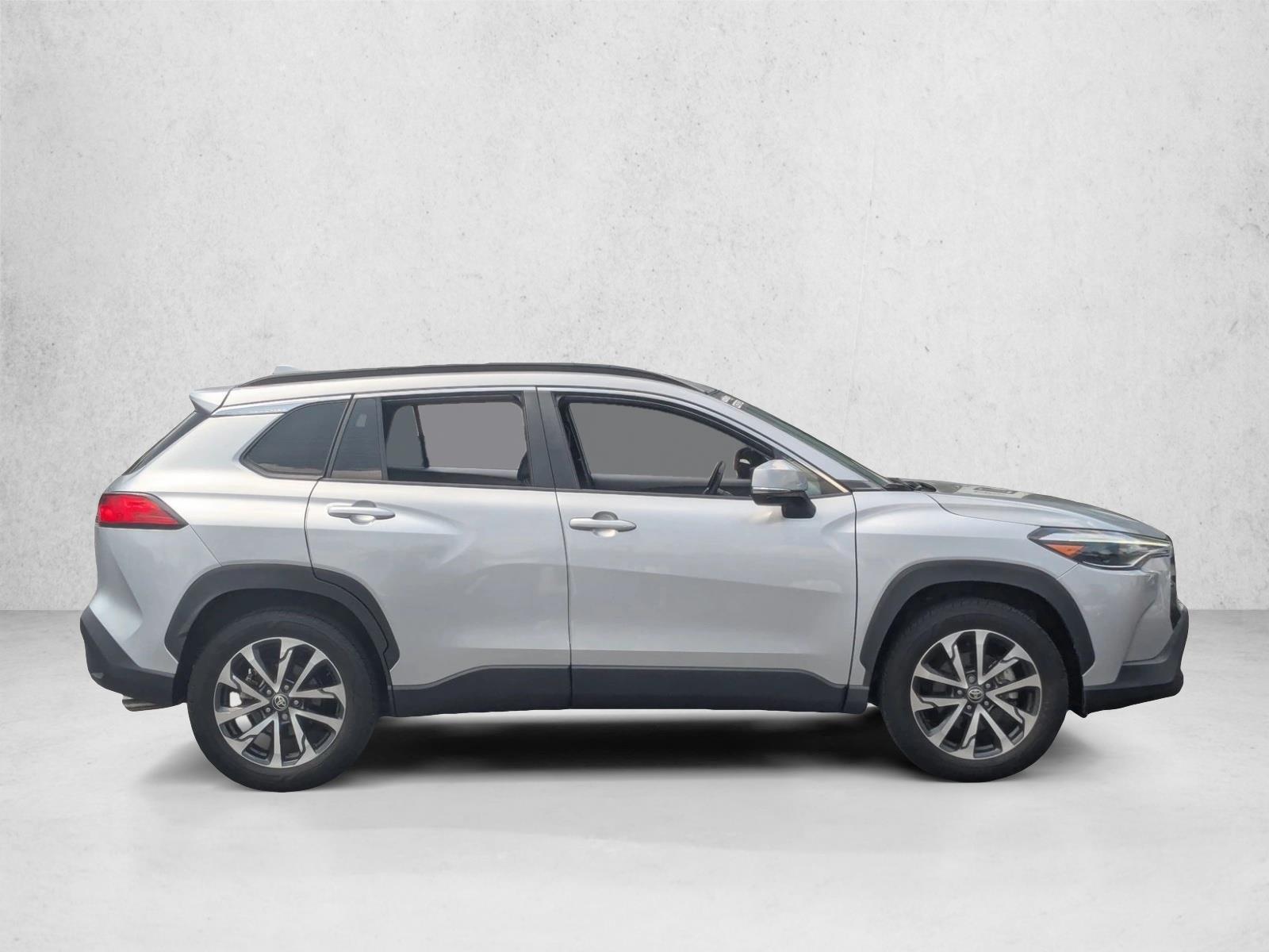 2022 Toyota Corolla Cross XLE photo 4