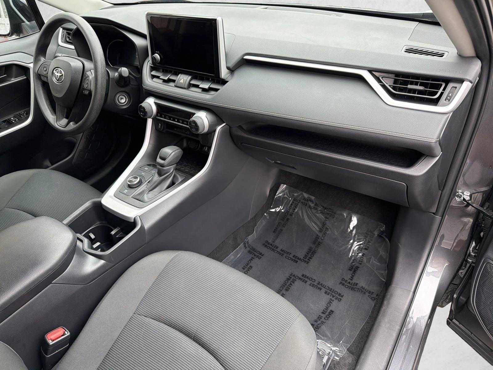 2025 Toyota RAV4 LE - Photo 26