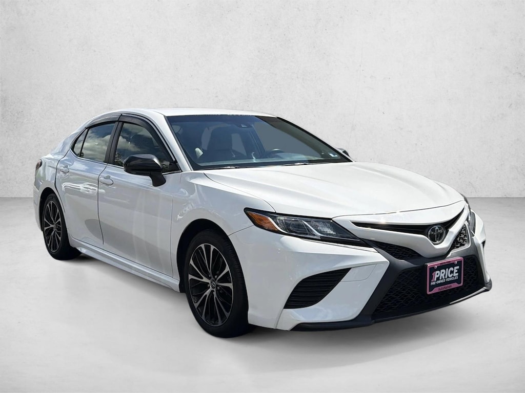 Used 2018 Toyota Camry SE Sedan