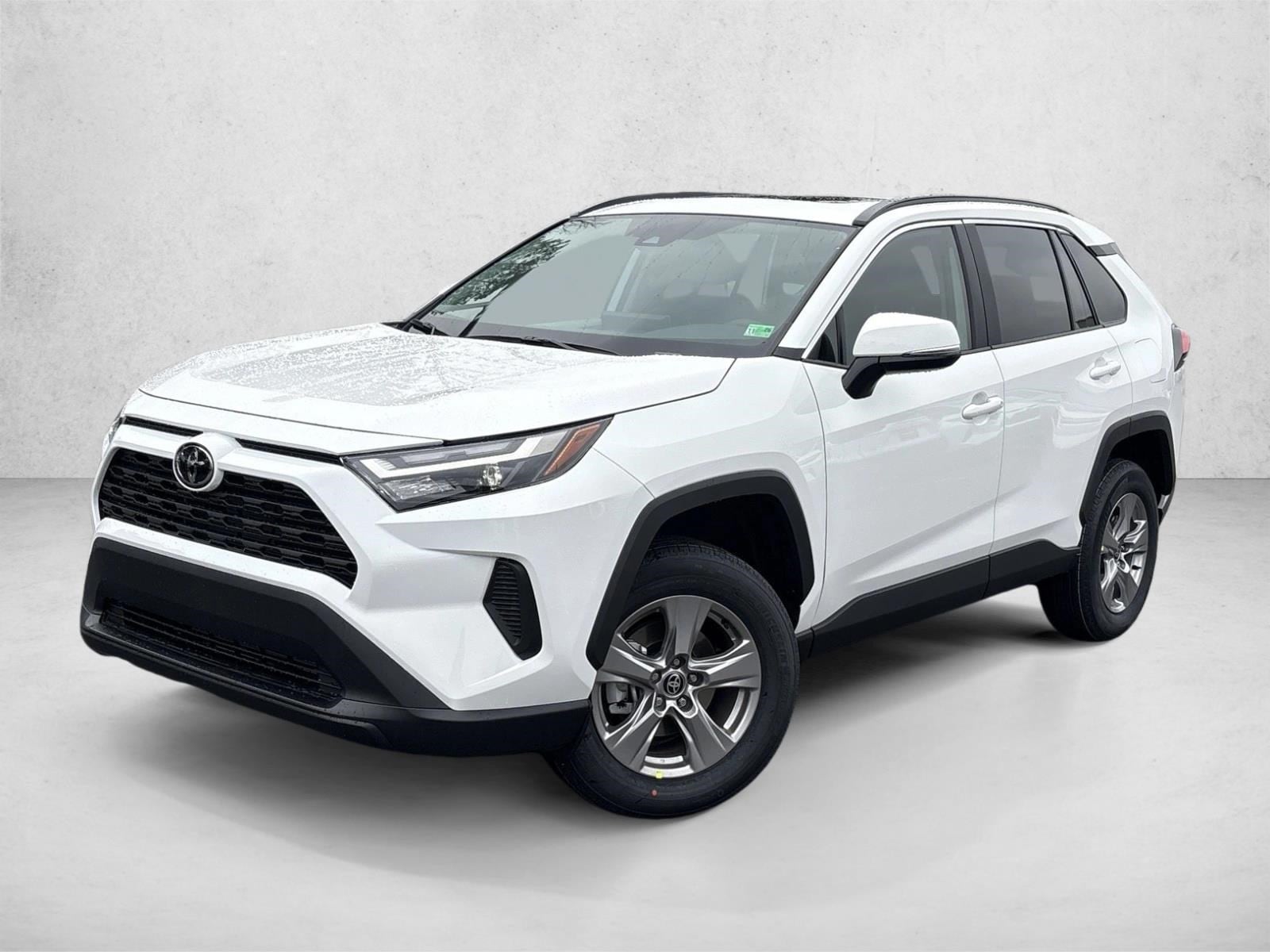 2025 Toyota RAV4 XLE's photo