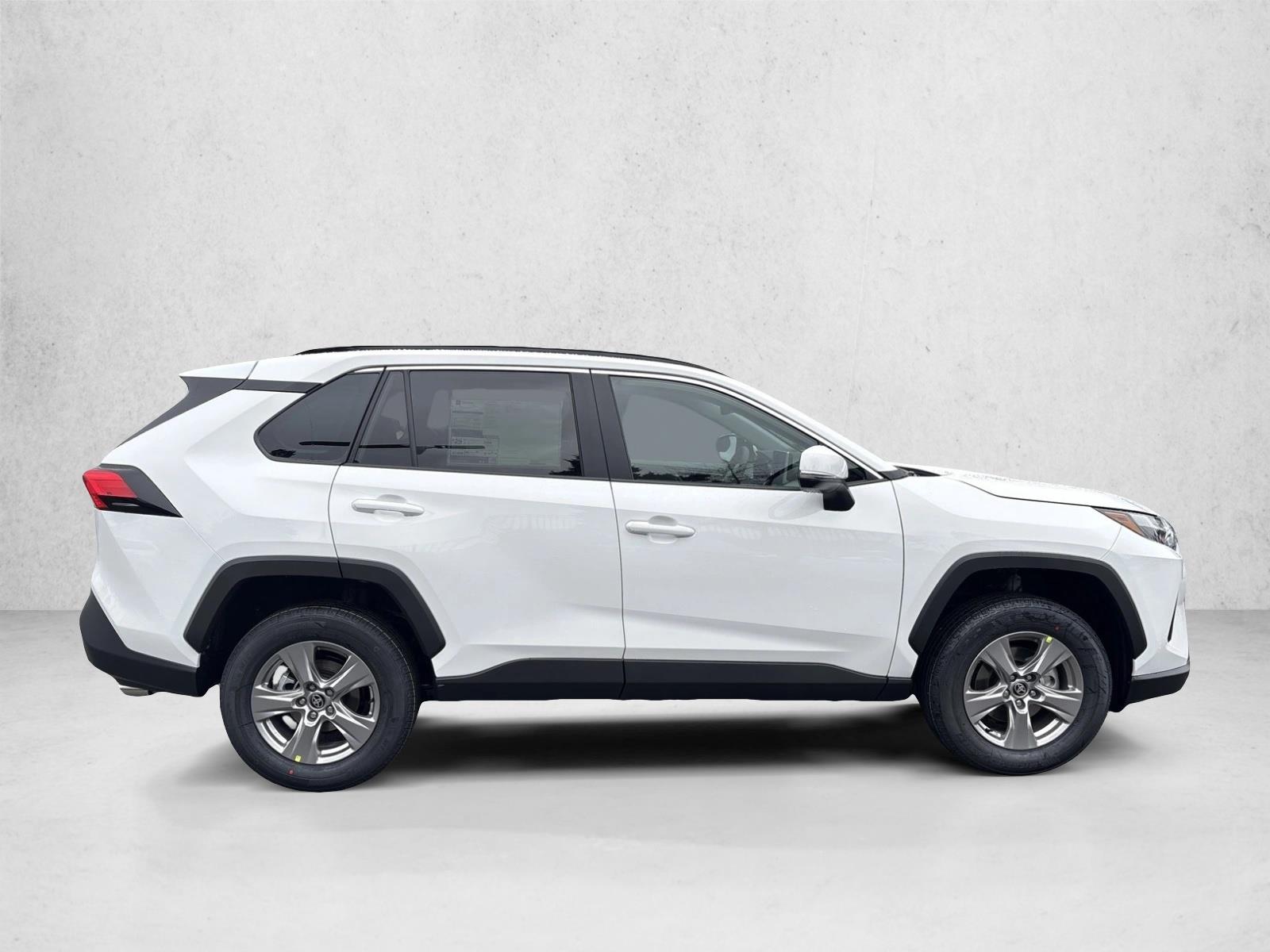2025 Toyota RAV4 XLE photo 3