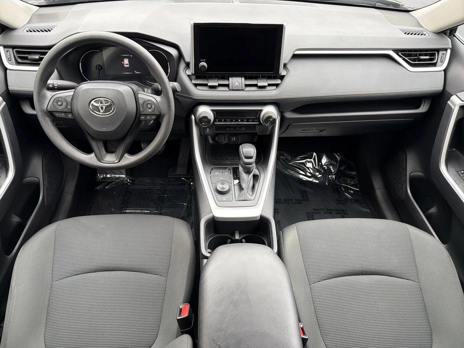 2025 Toyota RAV4 LE - Photo 24