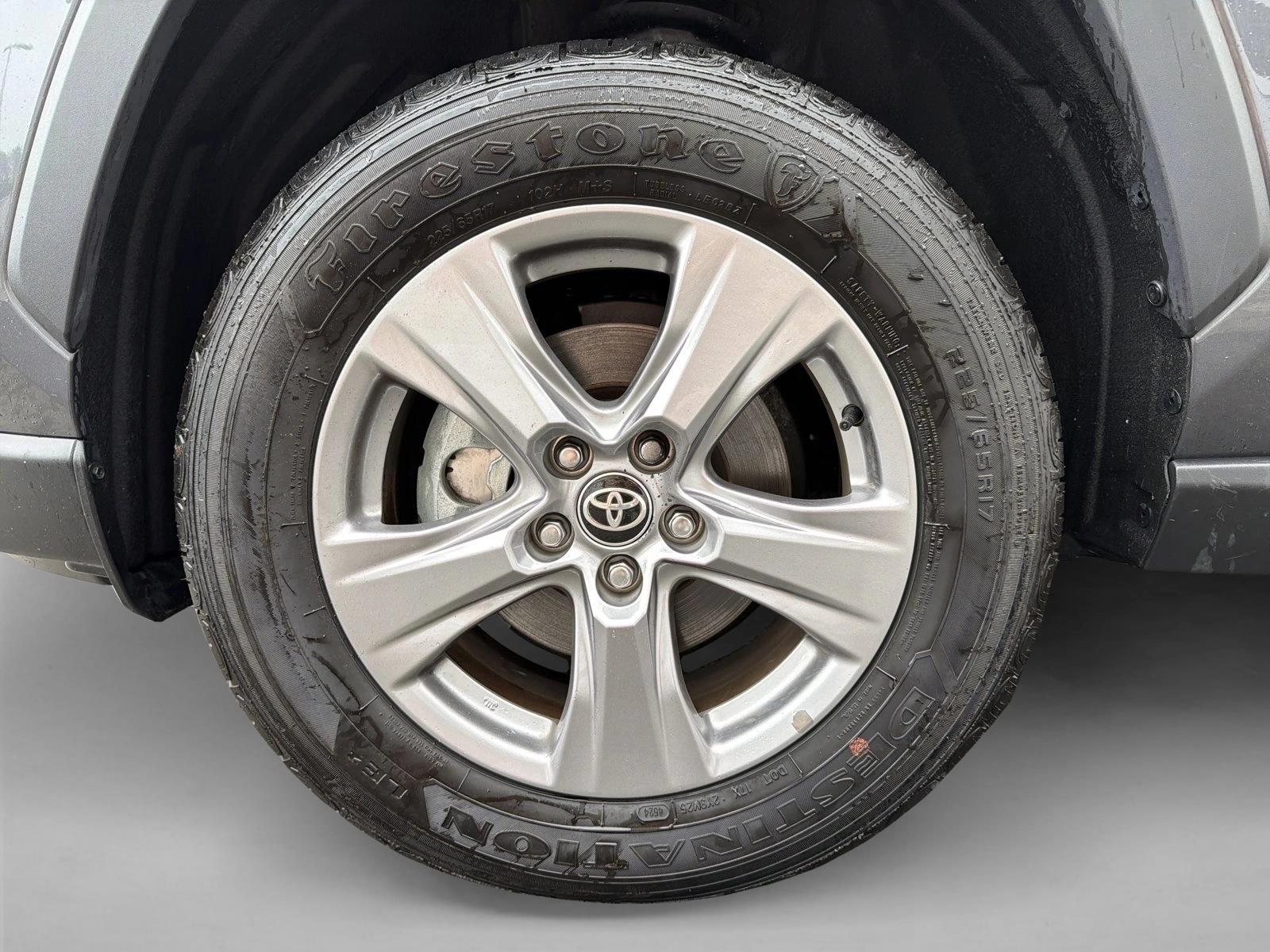 2025 Toyota RAV4 LE - Photo 9