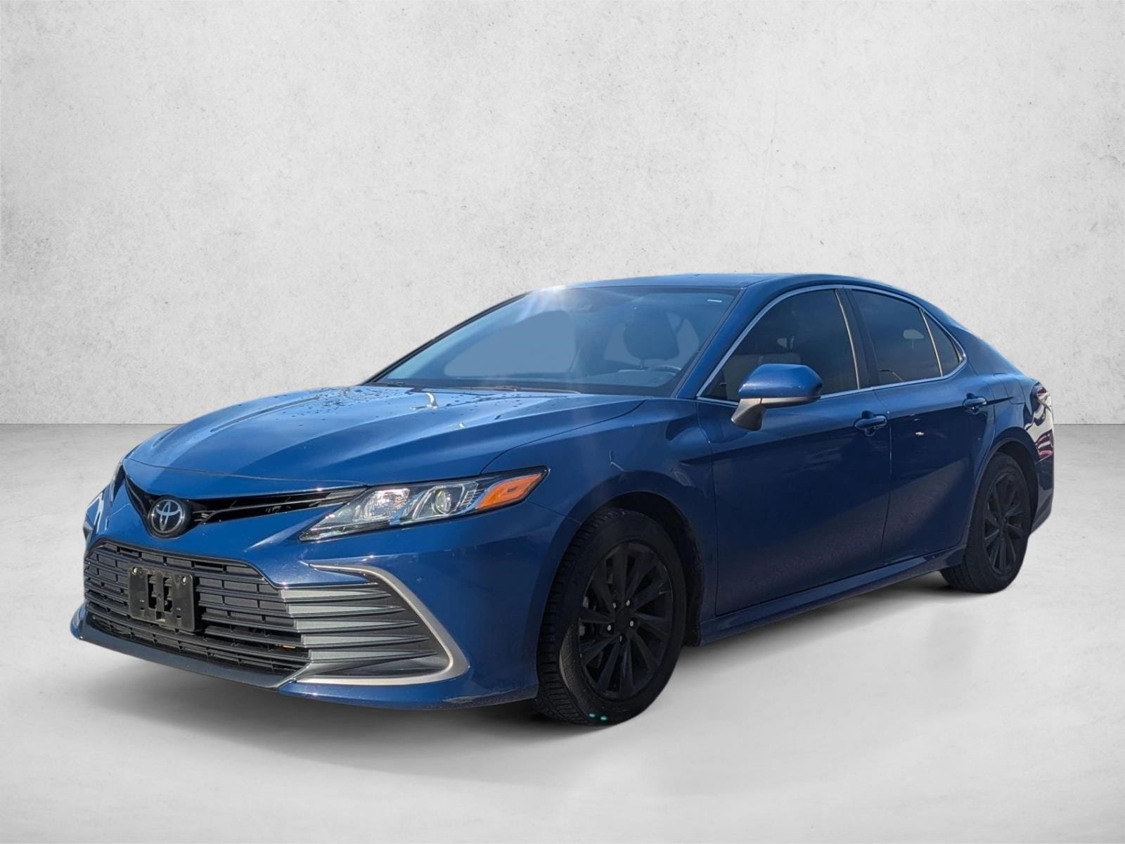 2023 Toyota Camry LE's photo