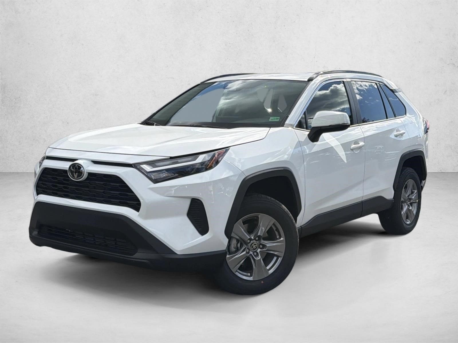 2025 Toyota RAV4 XLE's photo