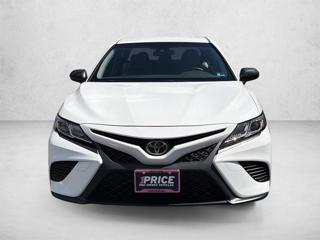 Used 2018 Toyota Camry SE Sedan