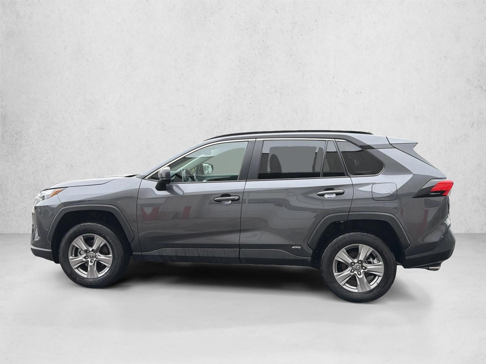 2025 Toyota RAV4 LE - Photo 8