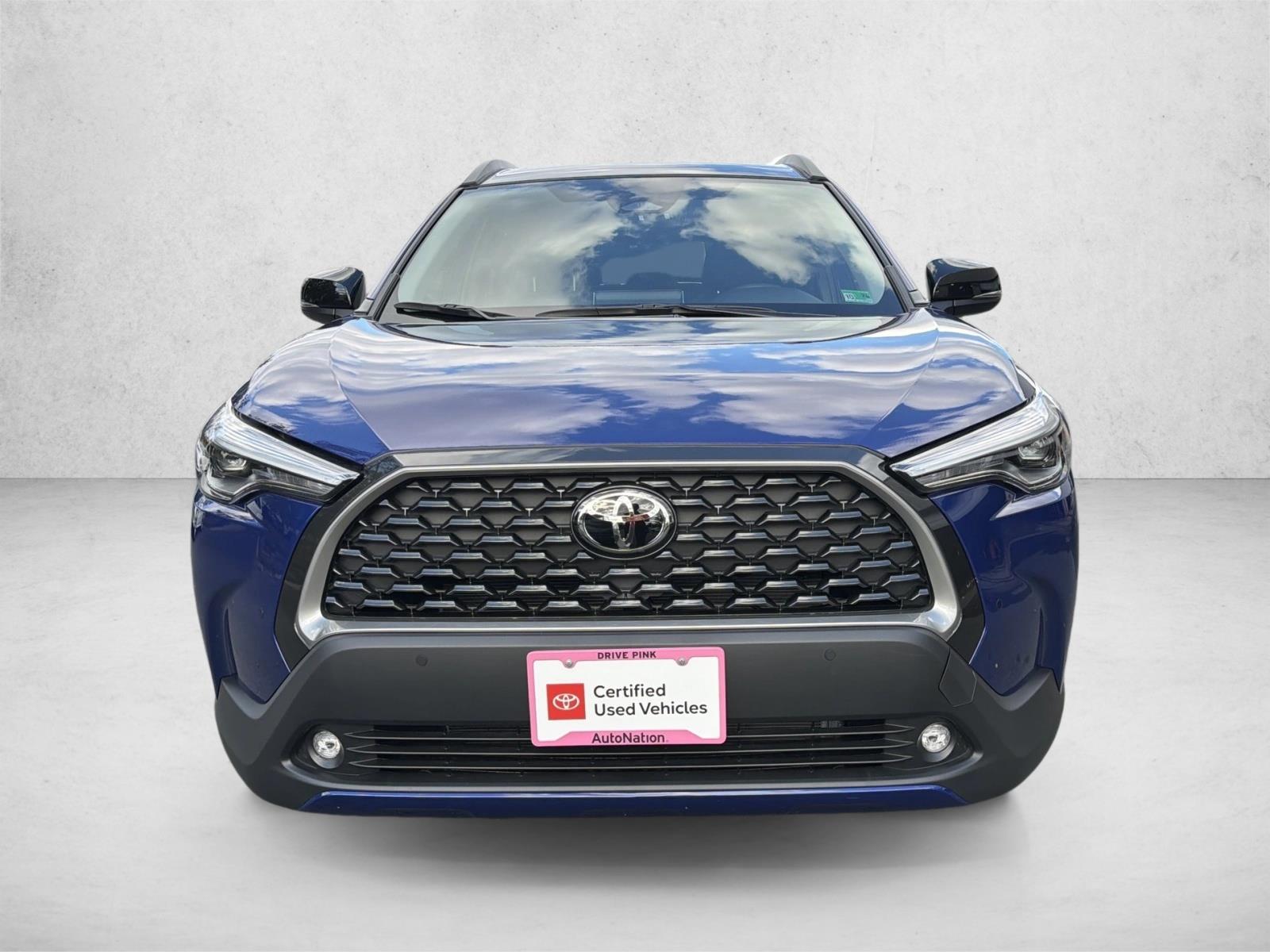 2025 Toyota Corolla Cross XLE photo 2