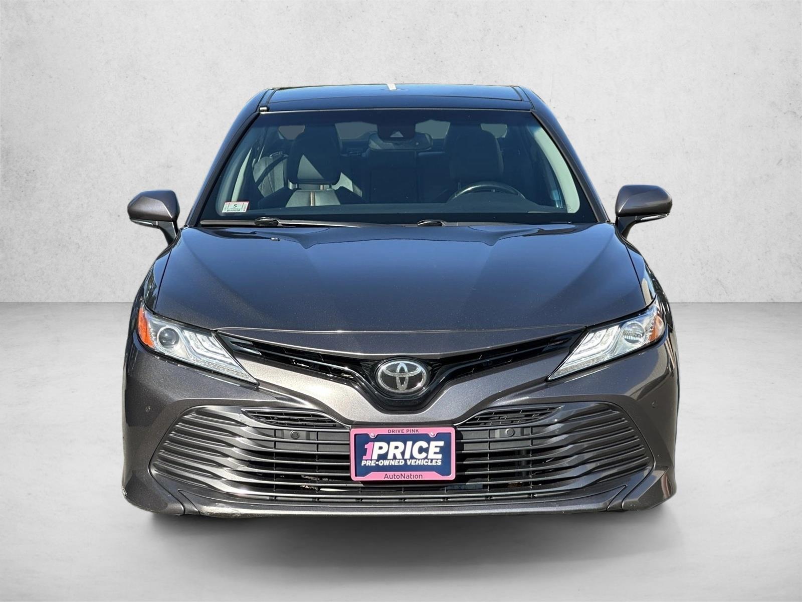 2018 Toyota Camry XLE photo 2