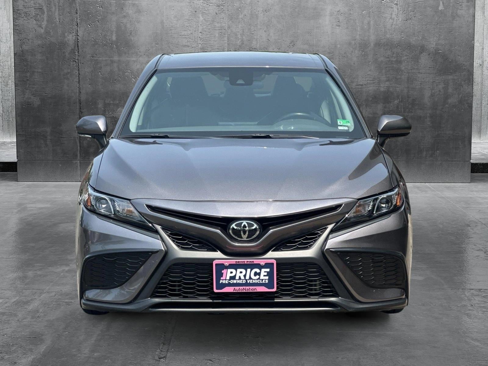 Used 2022 Toyota Camry SE with VIN 4T1G11AK7NU698393 for sale in Leesburg, VA