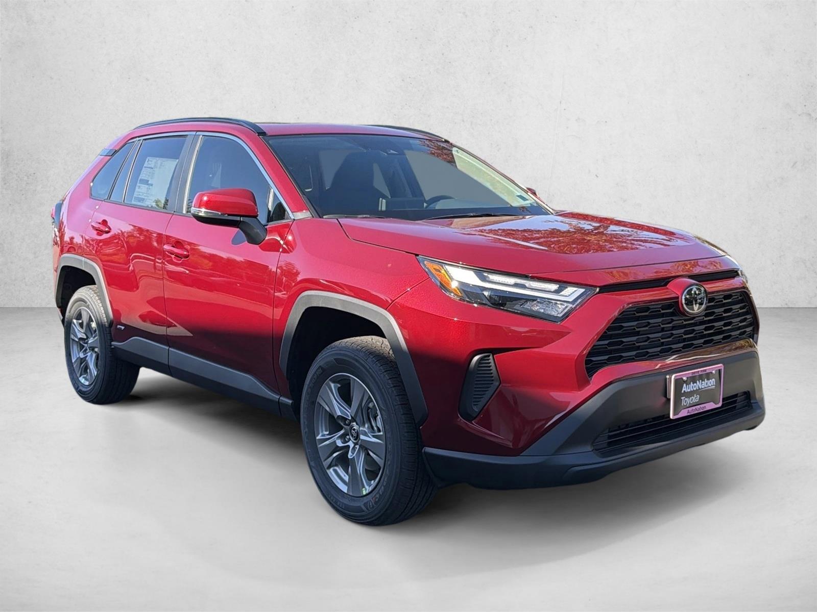 2025 Toyota RAV4 Hybrid XLE photo 3
