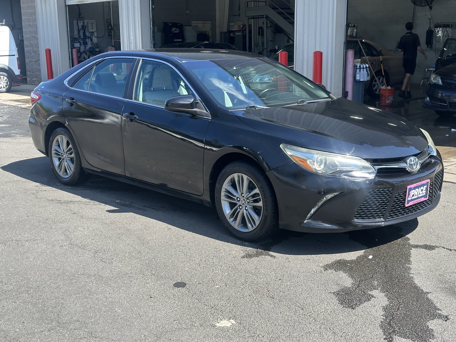 2016 Toyota Camry SE photo 2