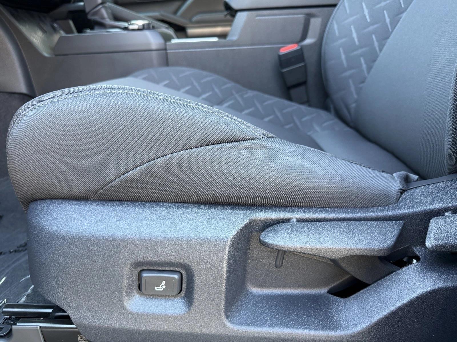 2025 Toyota Tacoma SR5 - Photo 12