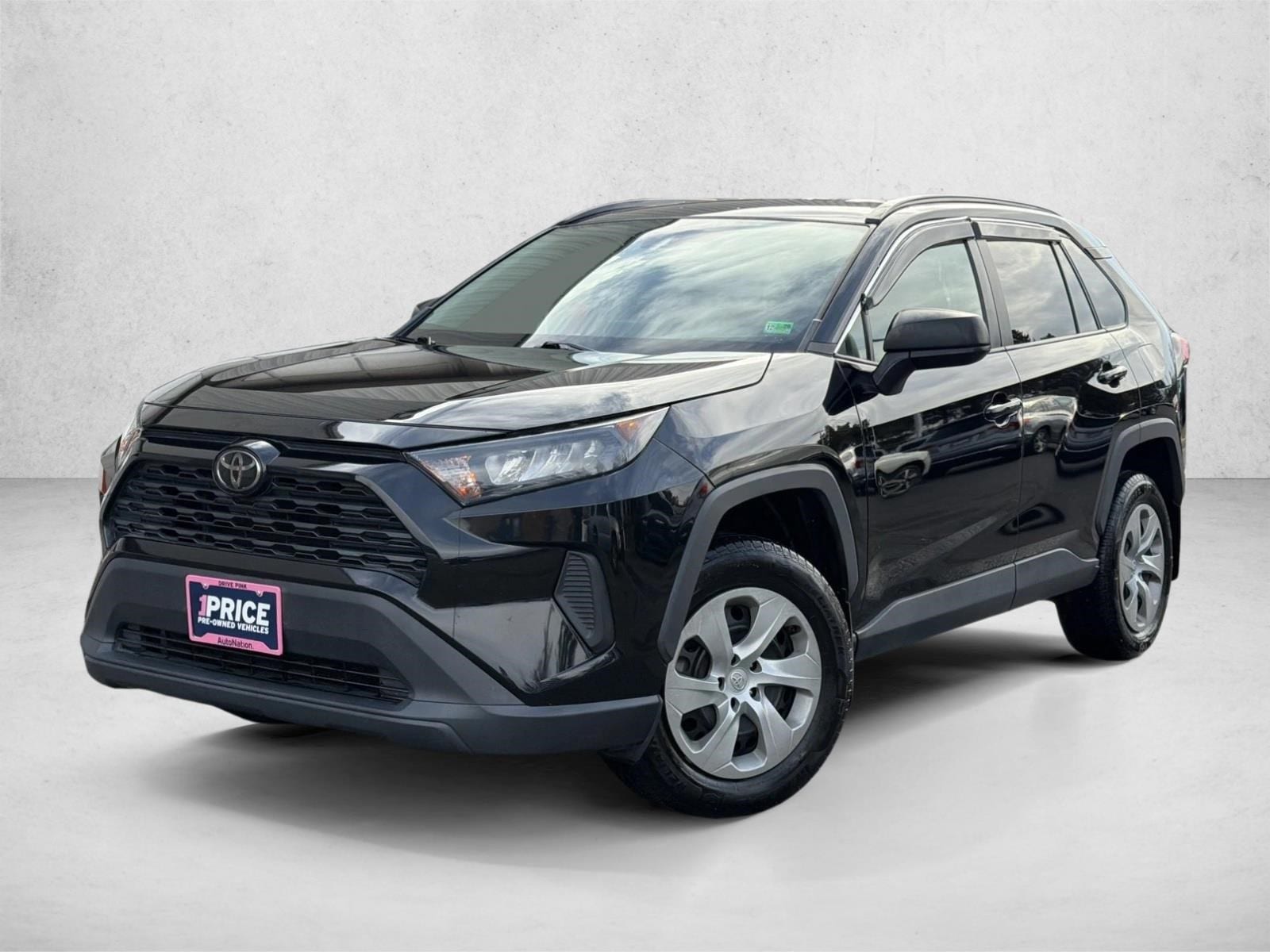 2019 Toyota RAV4 LE's photo