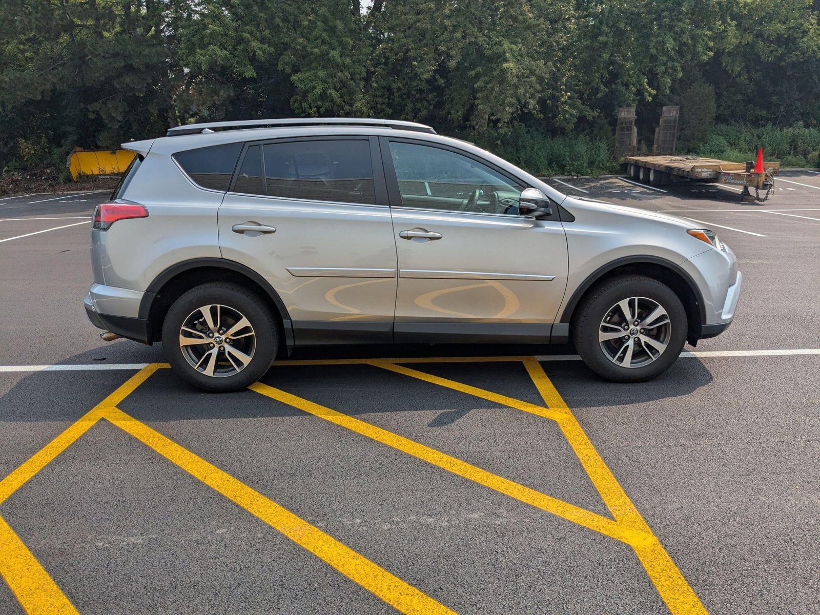 2017 Toyota RAV4 XLE photo 4