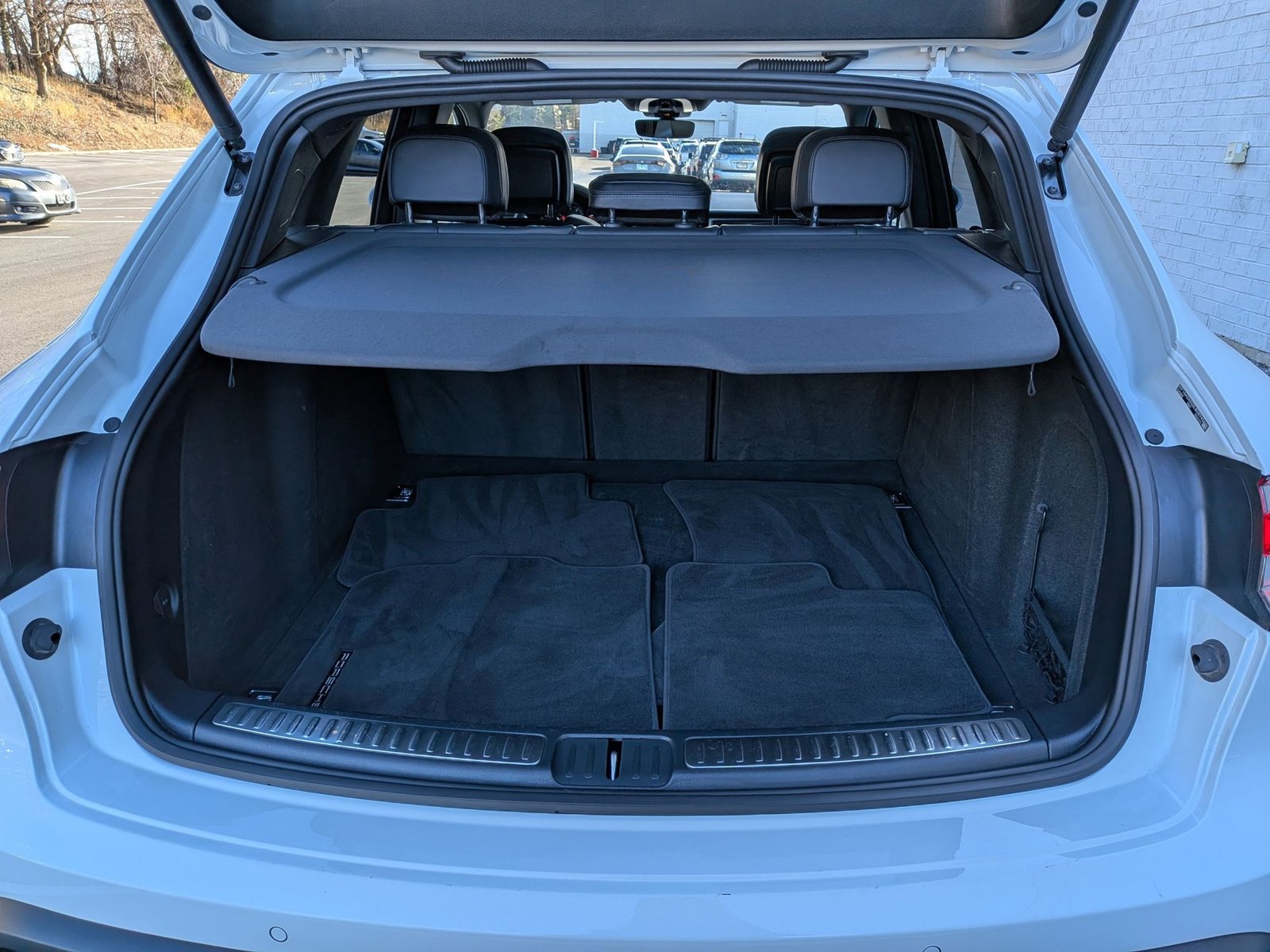 2025 PORSCHE MACAN - Image 7